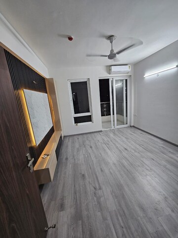 Room in 3 BHK Apartment at Hero Homes Gurgaon, Sector 104 – for Rent