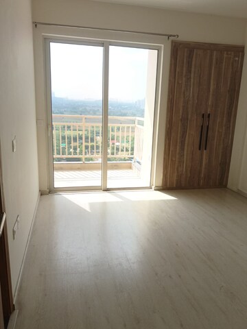 Room in 4 BHK Apartment at M3M Flora 68, Sector 68 – for Rent