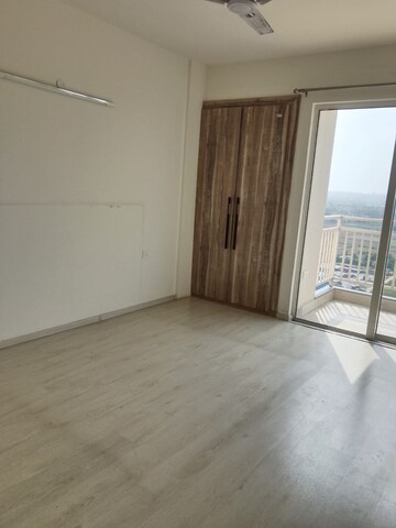 Room in 4 BHK Apartment at M3M Flora 68, Sector 68 – for Rent