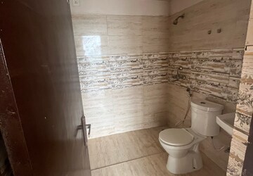 Bathroom in 2.5 BHK Apartment at Amrapali Golf Homes, Haibatpur – for Sale