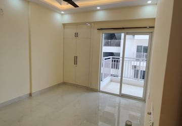 Room in 2 BHK Apartment at VVIP Mangal, Raj Nagar Extension – for Rent