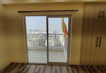 Room in 2 BHK Apartment at VVIP Mangal, Raj Nagar Extension – for Rent