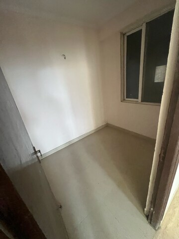 Room in 2.5 BHK Apartment at Amrapali Golf Homes, Haibatpur – for Sale