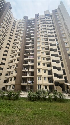 2.5 BHK + Study Room Apartment For Sale in Amrapali Golf Homes