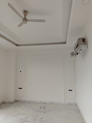 Bathroom in 2 BHK Builder Floor at Sushant Lok 2, Sector 57 – for Rent