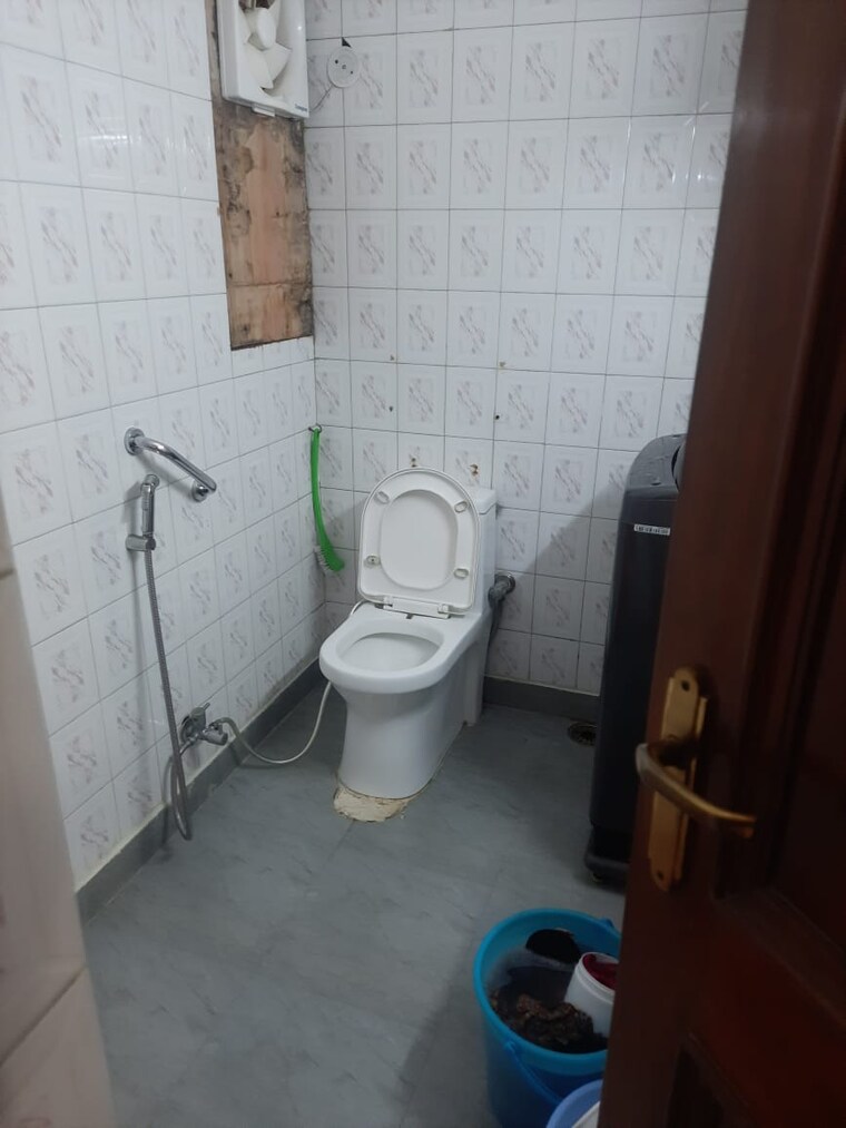 Attached Bathroom, ip extension 3 Bedroom 1300 Sq.Ft. Apartment In Ip Extension Delhi 9367910