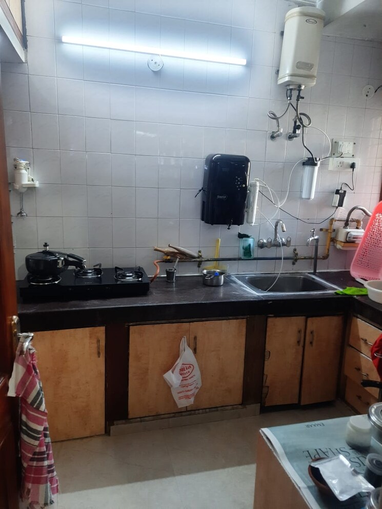 Kitchen, ip extension 3 Bedroom 1300 Sq.Ft. Apartment In Ip Extension Delhi 9367910