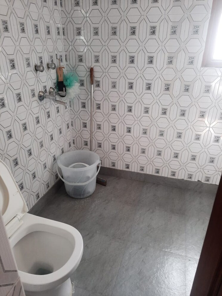 Bathroom, ip extension 3 Bedroom 1300 Sq.Ft. Apartment In Ip Extension Delhi 9367910