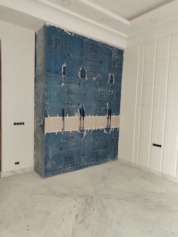 Room in 2 BHK Builder Floor at Sushant Lok 2, Sector 57 – for Rent