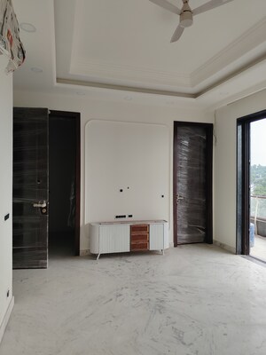 Room in 2 BHK Builder Floor at Sushant Lok 2, Sector 57 – for Rent