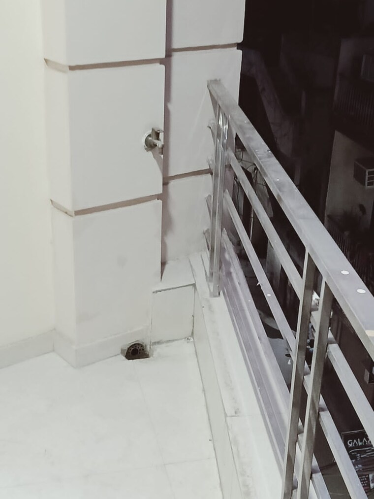 Balcony, hargobind enclave 2 Bedroom 80 Sq.Yd. Builder Floor In Hargobind Enclave Delhi 9367962