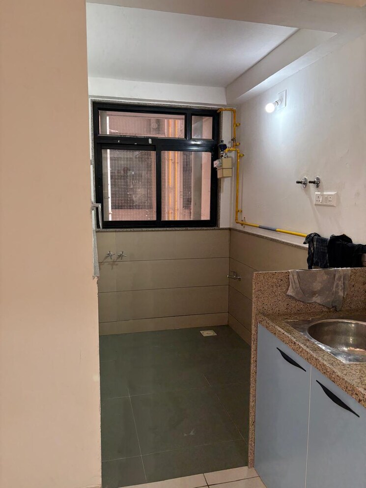 Kitchen, sun-atmosphere 2 Bedroom 712 Sq.Ft. Apartment In Shela Ahmedabad 9367965