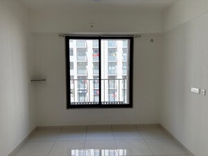 Room in 2 BHK Apartment at Sun Atmosphere, Shela – for Rent