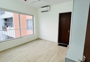 Room in 3 BHK Apartment at Shapoorji Pallonji Joyville Phase 2, Sector 102 – for Rent