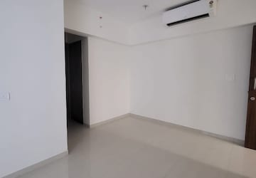 Room in 2 BHK Apartment at Lodha Amara, Kolshet Road – for Rent