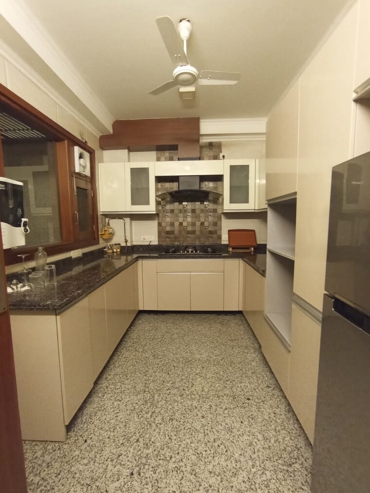 Kitchen, pamposh enclave 3 Bedroom 2300 Sq.Ft. Builder Floor In Pamposh Enclave Delhi 9367976