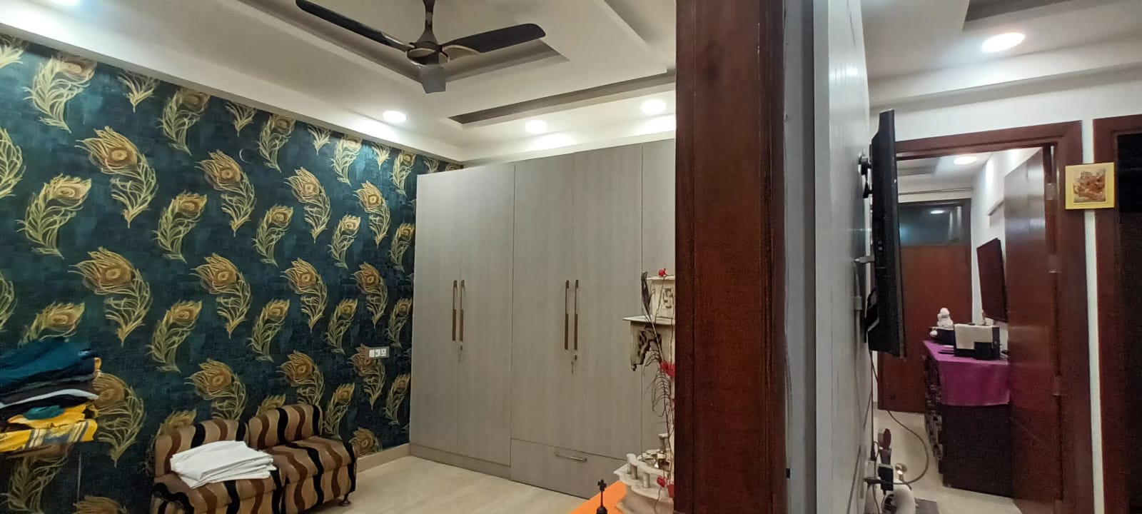 4 BHK + Servant Room 1800 Sq.Ft. Builder Floor in Himalaya Apartment Vasundhara