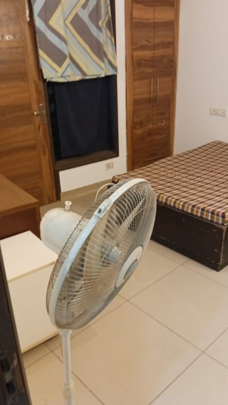 Bedroom, maidan garhi 2 Bedroom 90 Sq.Yd. Builder Floor In Maidan Garhi Delhi 9368001