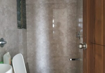 Furnished Amenities in 1 BHK Apartment at Parinee Essence, Kandivali West – for Rent