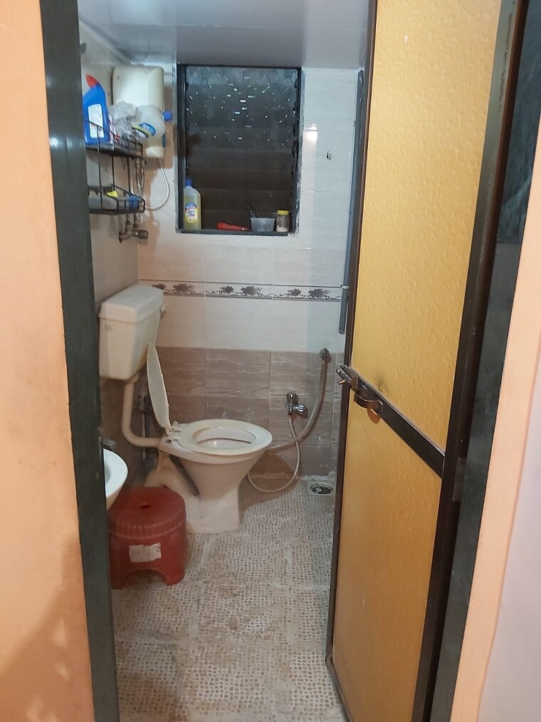 Bathroom, bandra west 1 Bedroom 550 Sq.Ft. Apartment In Bandra West Mumbai 9367993