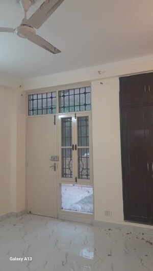 Room in 3 BHK Builder Floor at Unitech South City II, Sector 50 – for Rent