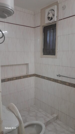 Bathroom in 3 BHK Builder Floor at Unitech South City II, Sector 50 – for Rent