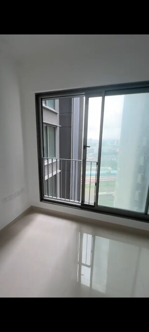 Room in 2 BHK Apartment at Sunteck City Avenue 4, Goregaon West – for Rent