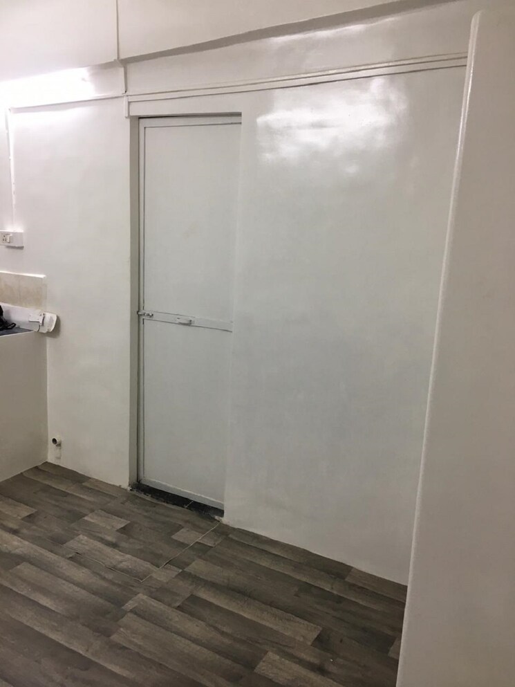 Room, bandra west 1 RK 250 Sq.Ft. Apartment In Bandra West Mumbai 9368019