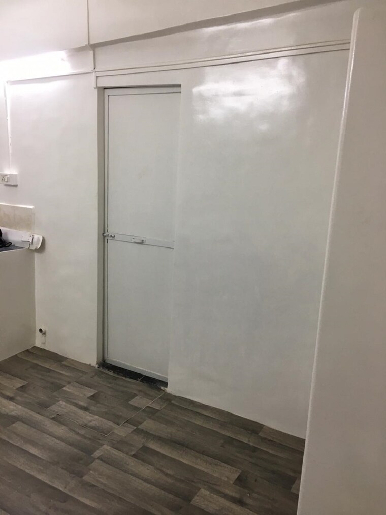 Room, bandra west 1 RK 250 Sq.Ft. Apartment In Bandra West Mumbai 9368019