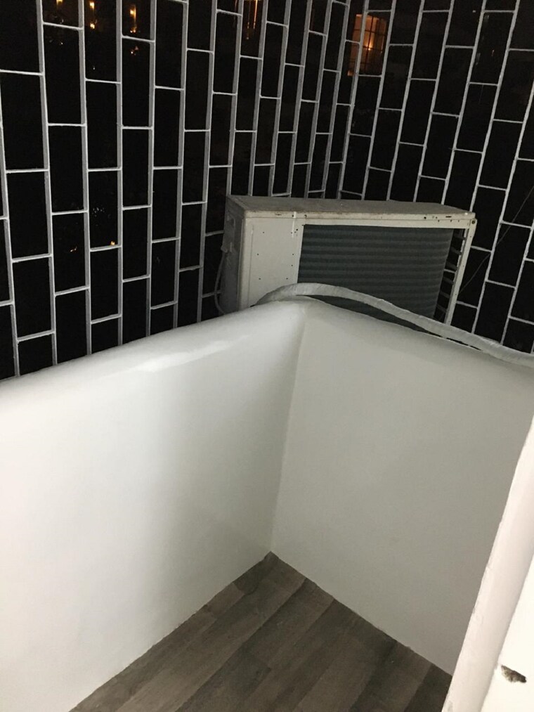 Balcony, bandra west 1 RK 250 Sq.Ft. Apartment In Bandra West Mumbai 9368019