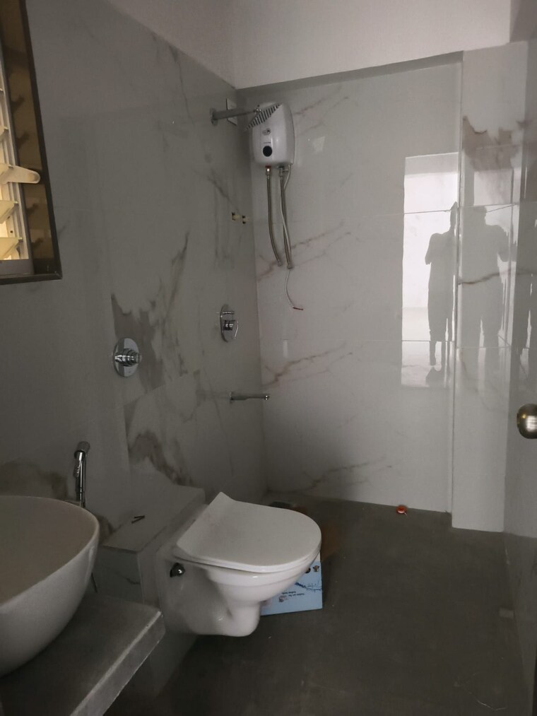 Bathroom, metro-avenue-andheri-east Commercial Office Space 810 Sq.Ft. In Andheri East Mumbai 9368049