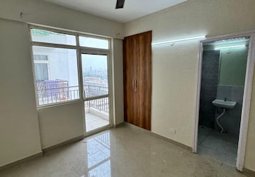 Room in 2 BHK Apartment at Suncity Avenue 76, Sector 76 – for Sale