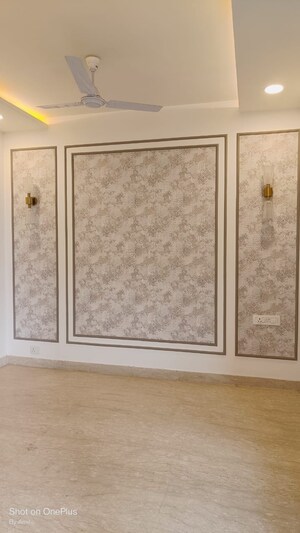 Room in 4 BHK Apartment at Ambience Tivertone, Sector 50 – for Rent