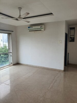 Room in 3 BHK Apartment at Santacruz West – for Rent