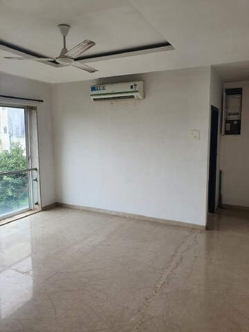 Room in 3 BHK Apartment at Santacruz West – for Rent