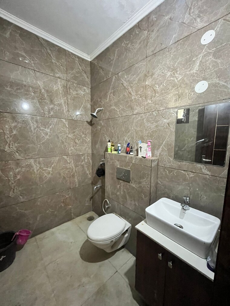 Bathroom, maya-green-lotus-saksham 3 Bedroom 1800 Sq.Ft. Apartment In International Airport Road Zirakpur 9368114