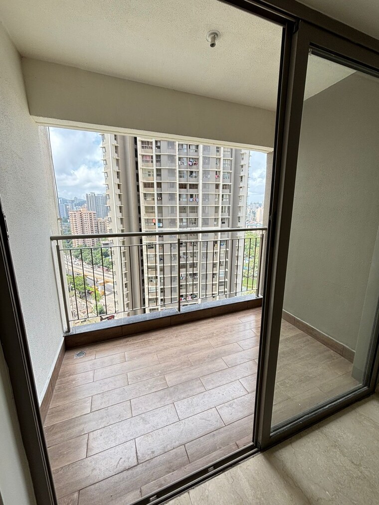 Balcony, kalpataru-paramount 2 Bedroom 711 Sq.Ft. Apartment In Kapur Bawdi Thane 9368117