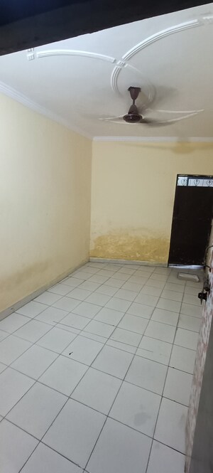 Room in 1.5 BHK Builder Floor at Mayur Vihar – for Rent