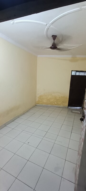 Room in 1.5 BHK Builder Floor at Mayur Vihar – for Rent