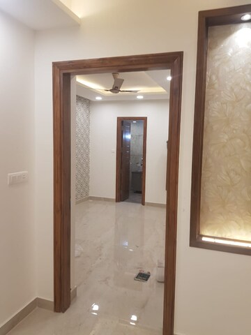 Room in 3 BHK Builder Floor at Amolik Aster Woods, Sector 98 – for Sale