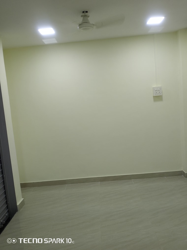 Room, puja-casa-apartments Commercial Showroom 750 Sq.Ft. In Pali Hill Mumbai 9368133