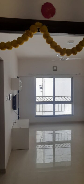 Room in 1 BHK Apartment at Amanora Gold Towers, Hadapsar – for Rent