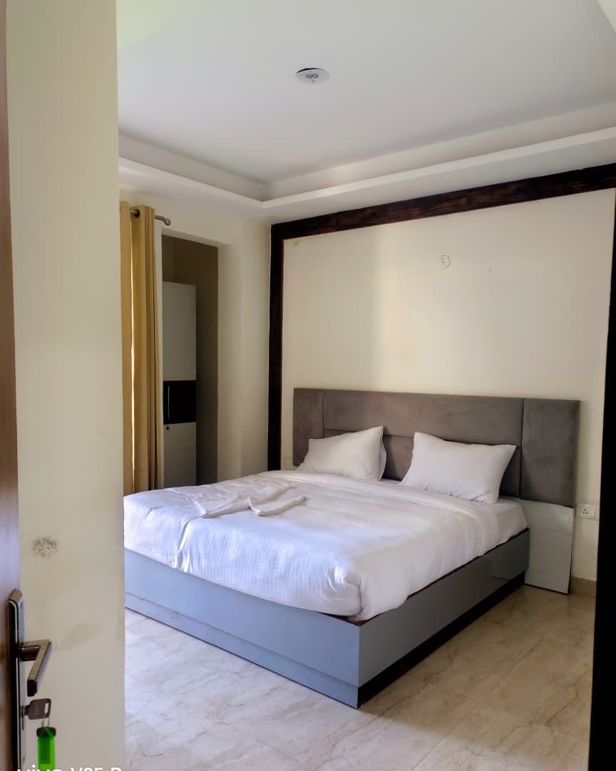 6+ BHK + Servant Room Independent House For Sale in Sector 31