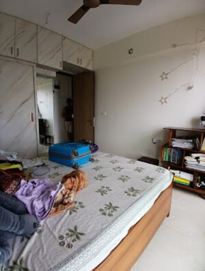 Room in 2 BHK Apartment at LnT Crescent Bay T4, Parel – for Rent