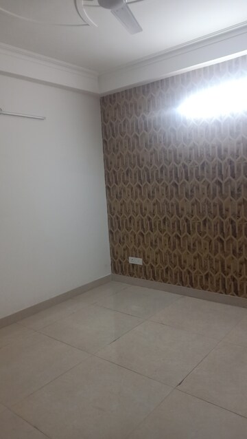 Room in 2 BHK Apartment at Doon Callisto, Nehrugram – for Rent