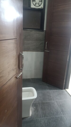 Bathroom in 2 BHK Apartment at Doon Callisto, Nehrugram – for Rent