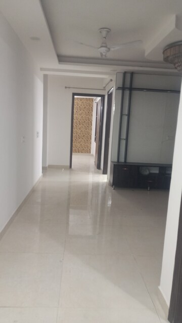 Room in 2 BHK Apartment at Doon Callisto, Nehrugram – for Rent