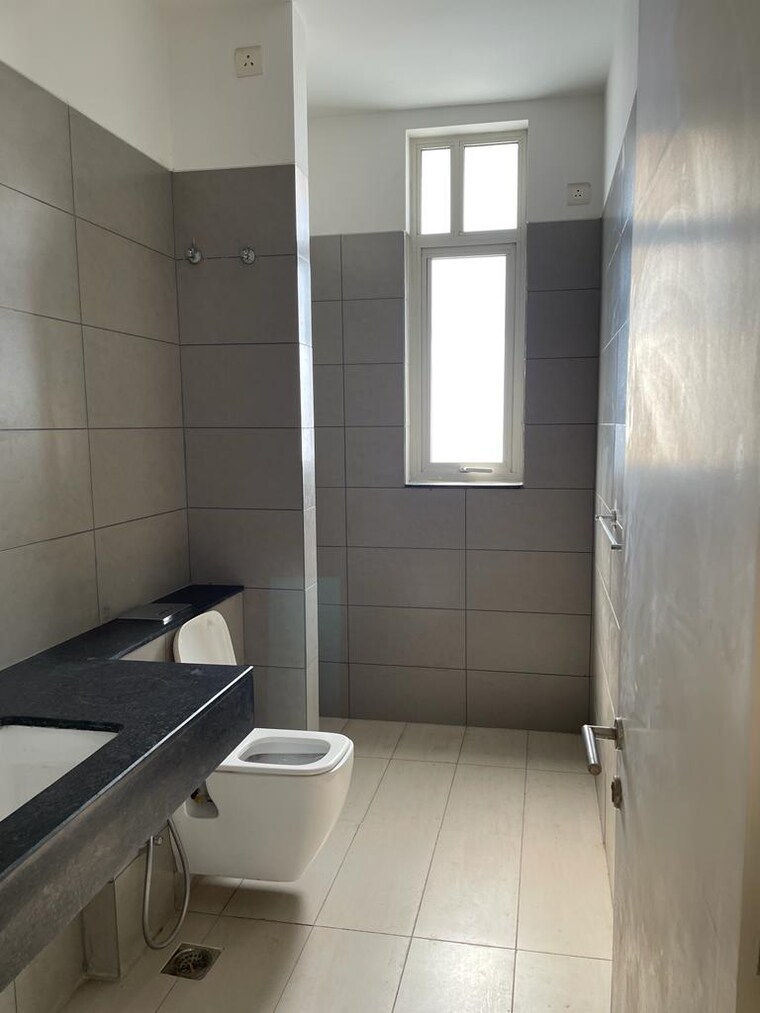 Bathroom, emaar-the-palm-drive-palm-studios 4 Bedroom 3800 Sq.Ft. Apartment In Sector 66 Gurgaon 9368170