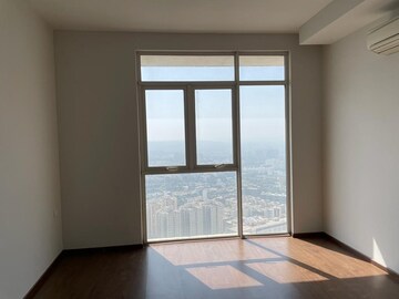 Room in 4 BHK Apartment at Emaar The Palm Drive-Palm Studios, Sector 66 – for Rent