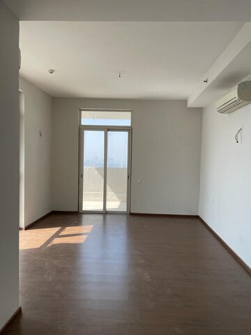 Room in 4 BHK Apartment at Emaar The Palm Drive-Palm Studios, Sector 66 – for Rent